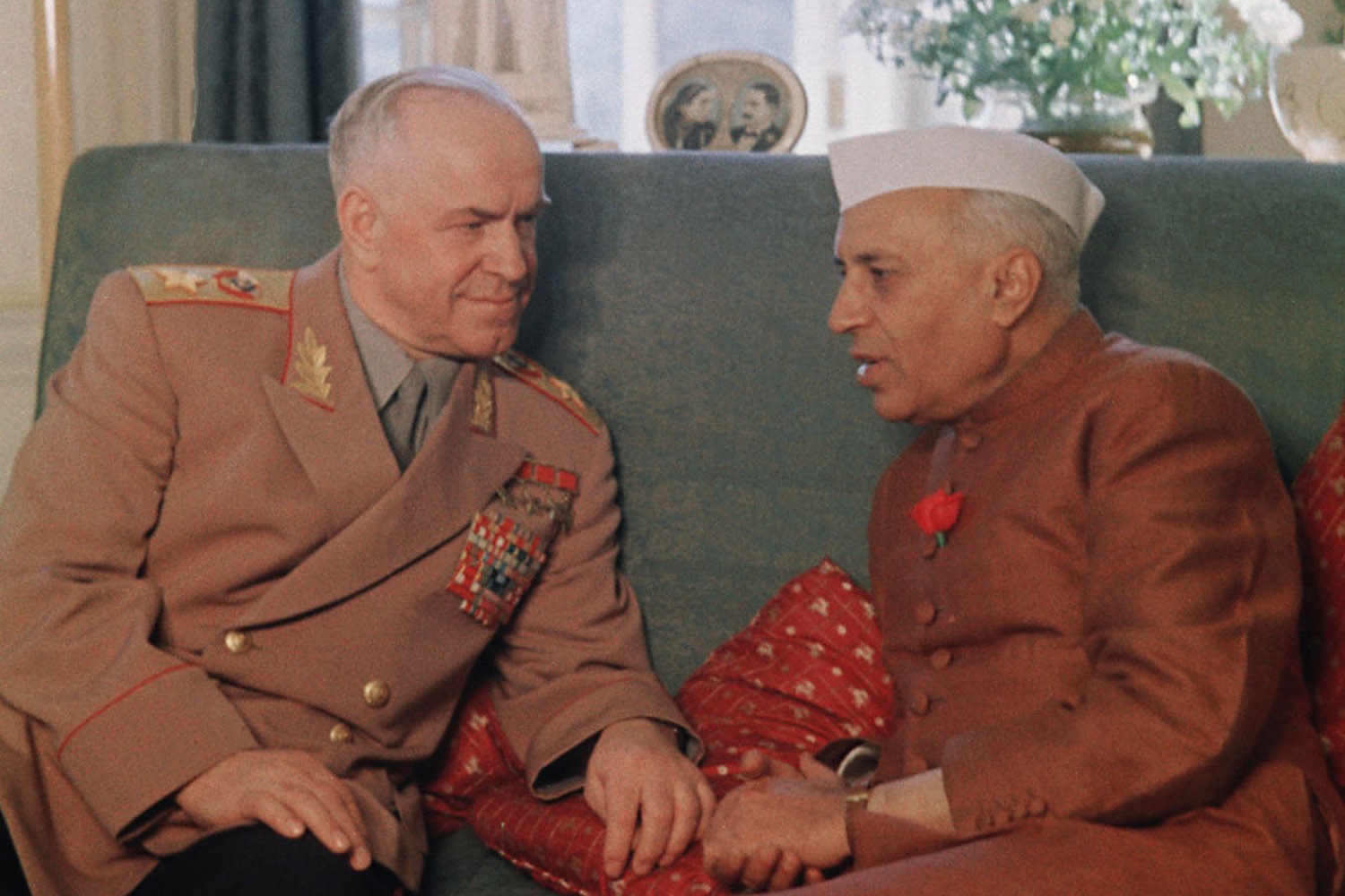 In 1956, Soviet Defense Minister Georgy Zhukov (left) and Indian Prime Minister Jawaharlal Nehru met in New Delhi for negotiations.